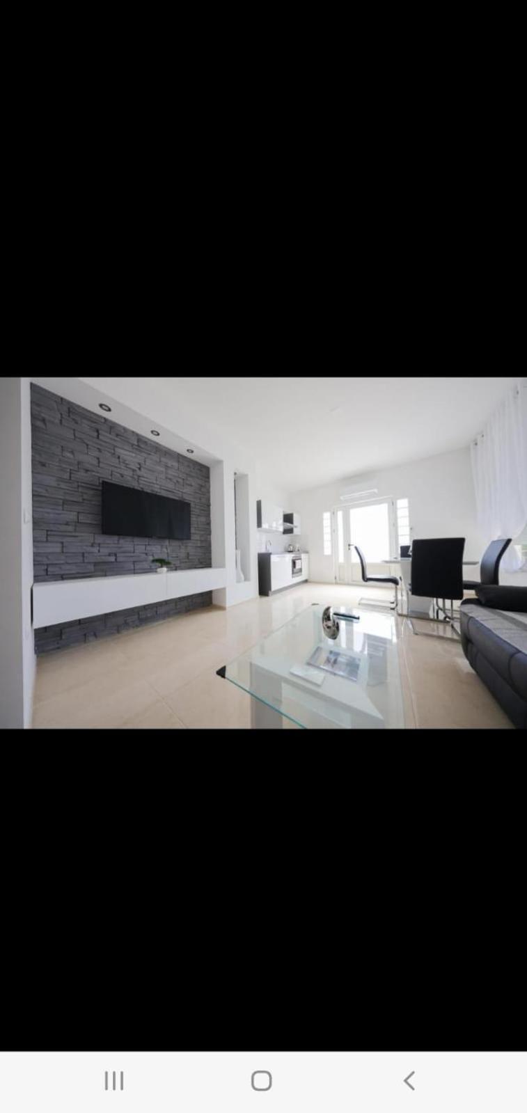 Apartament Zelic *